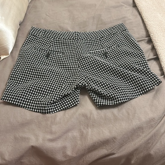 Banana Republic Black and White Bermuda Shorts - Picture 2 of 2
